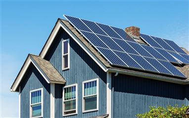 ¿Cuánta electricidad produce un panel solar de 230 vatios?