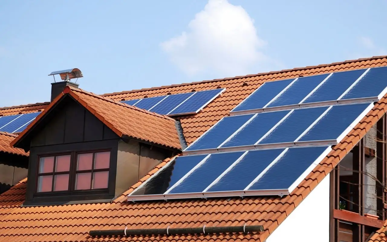 ¿Cómo funcionan los sistemas de energía solar?
